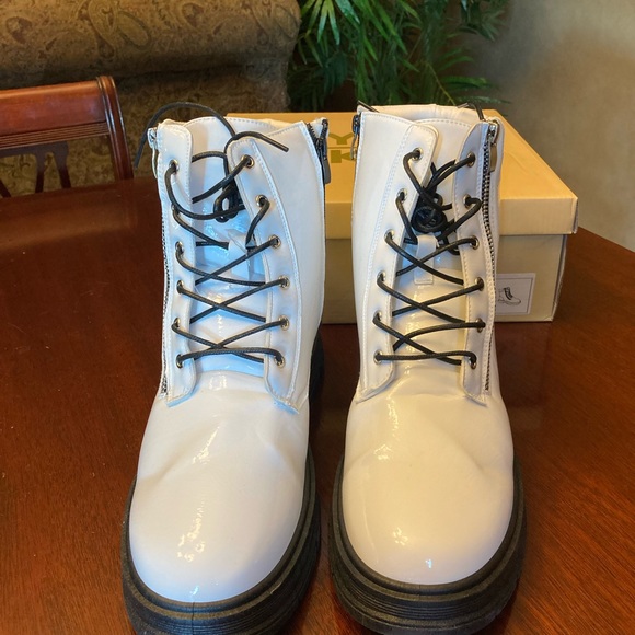 YOKI white boot with zipper side size 11 NEW - Picture 3 of 6